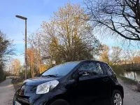 Second-hand Toyota iQ 68 CP (50 kW) 2012 Negru Hatchback