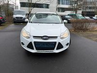 Gebraucht Ford Focus SYNC Edition 125 PS (91 kW) 2013 Frostweiß Kleinwagen