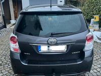 Gebraucht Toyota Verso Skyview Edition 147 PS (108 kW) 2015 Grau Van / Kleinbus