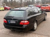 Gebraucht Mercedes E220 Elegance 150 PS (110 kW) 2005 Schwarz Kombi