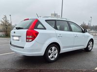 Usado Kia Ceed 125 HP (91 kW) 2011 Branco Citadino