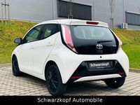 Gebraucht Toyota Aygo Edition-S 69 PS (50 kW) 2016 Weiß Kleinwagen