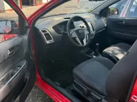 Gebraucht Hyundai i20 77 PS (56 kW) 2011 Rot Kleinwagen