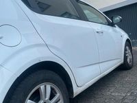 Gebraucht Chevrolet Aveo 101 PS (74 kW) 2011 Weiß Kleinwagen