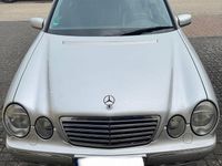 Gebraucht Mercedes E240 Avantgarde 170 PS (125 kW) 2001 Silber Kombi