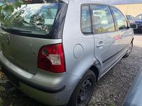 Gebraucht VW Polo Basis 64 PS (47 kW) 2002 Silber Limousine