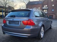 Gebraucht BMW 320 177 PS (130 kW) 2009 Grau Kombi