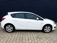 Gebraucht Opel Astra 101 PS (74 kW) 2013 Weiß Limousine