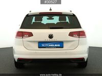 Gebraucht VW Passat 122 PS (89 kW) 2023 Weiß Kombi