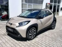 Neu Toyota Aygo X 72 PS (52 kW) 2026 Ginger beige / night sky bla SUV