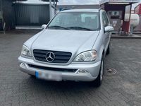 Gebraucht Mercedes ML270 203 PS (149 kW) 2004 Silber SUV