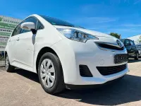 Gebraucht Toyota Verso-S Basis 99 PS (72 kW) 2015 Weiß Van / Kleinbus