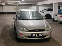 Gebraucht Ford Focus 90 PS (66 kW) 2001 Silber Limousine