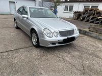 Gebraucht Mercedes E220 150 PS (110 kW) 2002 Silber Limousine