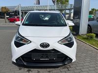Gebraucht Toyota Aygo X-play 72 PS (52 kW) 2022 Weiß Kleinwagen