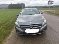Gebraucht Mercedes A180 Urban 122 PS (89 kW) 2015 Limousine