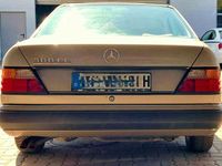 Gebraucht Mercedes E300 179 PS (131 kW) 1990 Gold Coupé