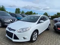 Gebraucht Ford Focus Champions Edition 101 PS (74 kW) 2012 Weiß Limousine
