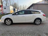 Gebraucht Opel Astra Design Edition 140 PS (102 kW) 2011 Weiß Kombi