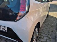 Gebraucht Toyota Aygo Play 69 PS (50 kW) 2014 Weiß Kleinwagen