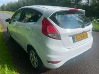 Gebraucht Ford Fiesta Titanium 95 PS (69 kW) 2015 Weiß Kleinwagen