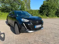 Gebraucht Peugeot e-2008 Active 100 kW (136 PS) 2021 Schwarz SUV