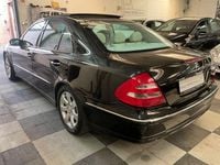 Second-hand Mercedes E320 Avantgarde 224 CP (164 kW) 2004 Negru Berlinǎ