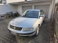 Second-hand VW Passat 110 CP (80 kW) 2000 Argintiu Berlinǎ