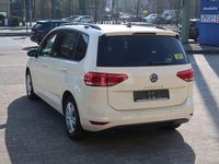 Gebraucht VW Touran 150 PS (110 kW) 2023 Gelb Van / Kleinbus