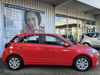 Gebraucht Hyundai i20 Comfort 101 PS (74 kW) 2020 Rot Limousine