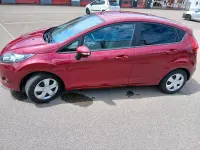 Gebraucht Ford Fiesta 82 PS (60 kW) 2010 Rot Kleinwagen