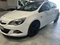 Używany Opel Astra 140 KM (102 kW) 2012 Biały Sedan/Limuzyna