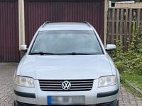 Usata VW Passat 131 CV (96 kW) 2003 Grigio Station wagon