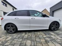 Gebraucht Mercedes B200 AMG Line Premium 163 PS (119 kW) 2024 Weiß Van / Kleinbus