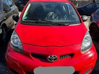 Gebraucht Toyota Aygo Club 68 PS (50 kW) 2011 Rot Kleinwagen