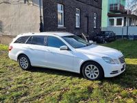 Gebraucht Mercedes 220 170 PS (125 kW) 2012 Weiß Limousine