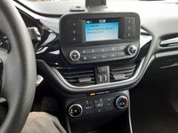 Gebraucht Ford Fiesta Cool & Connect 71 PS (52 kW) 2018 Weiß Kleinwagen