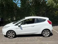 Gebraucht Ford Fiesta 82 PS (60 kW) 2009 Weiß Kleinwagen