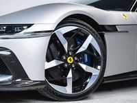 Neu Ferrari 12 Cilindri 829 PS (609 kW) 2025 Silber Coupé