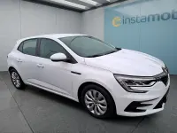 Gebraucht Renault Mégane 116 PS (85 kW) 2020 Weiß Limousine