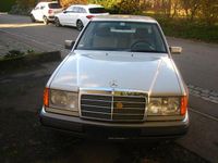 Gebraucht Mercedes E260 160 PS (117 kW) 1990 Silber Limousine