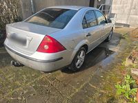 Gebraucht Ford Mondeo Ghia 170 PS (125 kW) 2002 Silber Limousine