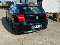 Gebraucht BMW 116 122 PS (89 kW) 2010 Schwarz Kleinwagen