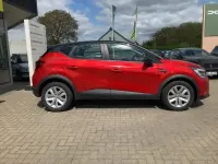 Używany Renault Captur Equilibre 100 KM (73 kW) 2023 Czerwony SUV