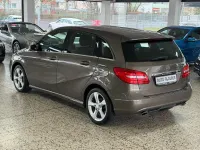 Gebraucht Mercedes B200 Sport 156 PS (114 kW) 2012 Grau Kleinwagen