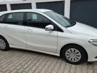 Gebraucht Mercedes B180 122 PS (89 kW) 2012 Calcitweiss Kleinwagen