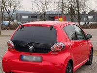 Gebraucht Toyota Aygo 68 PS (50 kW) 2011 Rot Kleinwagen