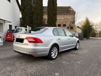Gebraucht Skoda Superb Active 140 PS (102 kW) 2013 Silber Limousine