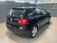 Second-hand VW Golf IV 140 CP (102 kW) 2004 Negru Berlinǎ