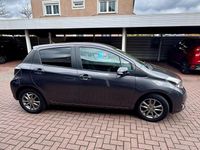 Gebraucht Toyota Yaris Life 99 PS (72 kW) 2014 Grau Kleinwagen